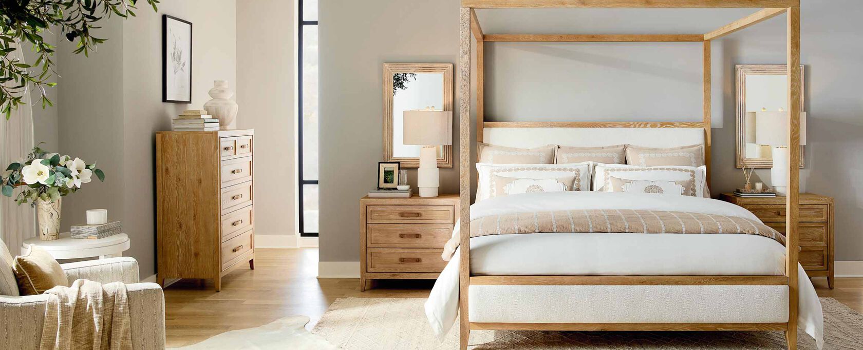 Canopy bed in bedroom