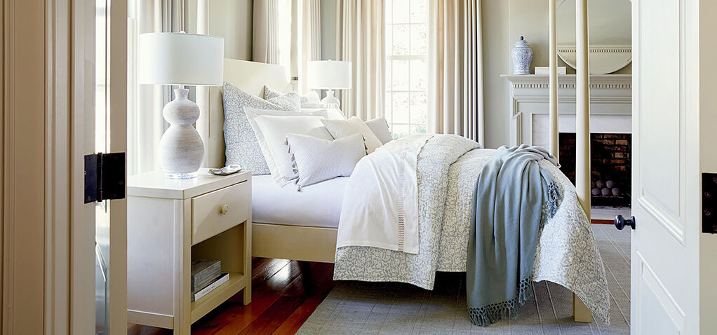 Bedroom Midtown in White Finish