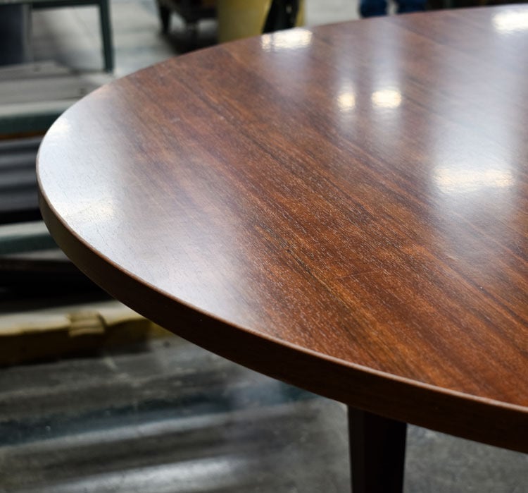 Round dining table